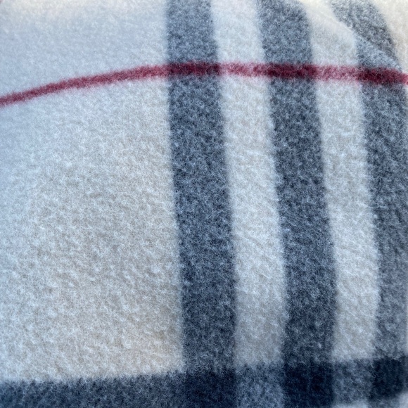 Burberry Check Print Wool Wrap NWT - Picture 2 of 13